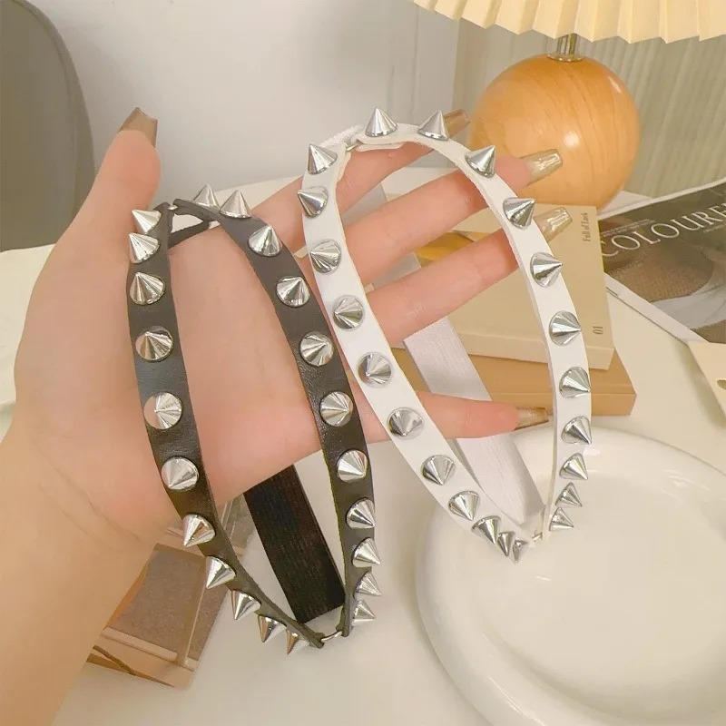 Dubbele rij conische spike bee - Qualiti Body Jewelry recensie en prijs