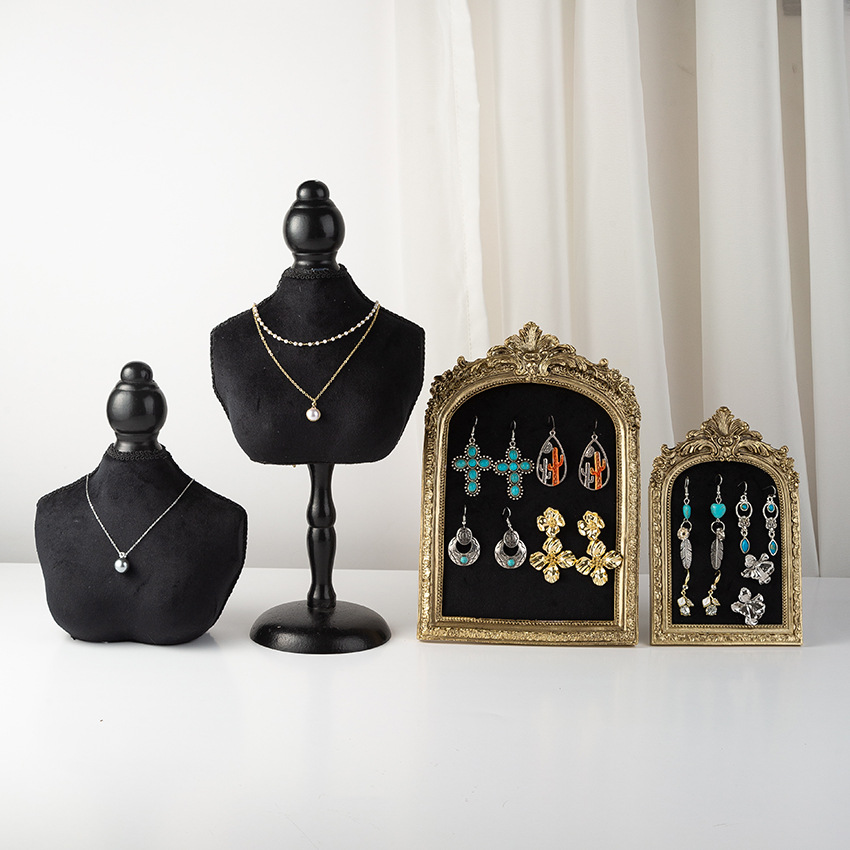 Zwarte fluwelen buste-vormige  - Body Jewelry In Store recensie en prijs